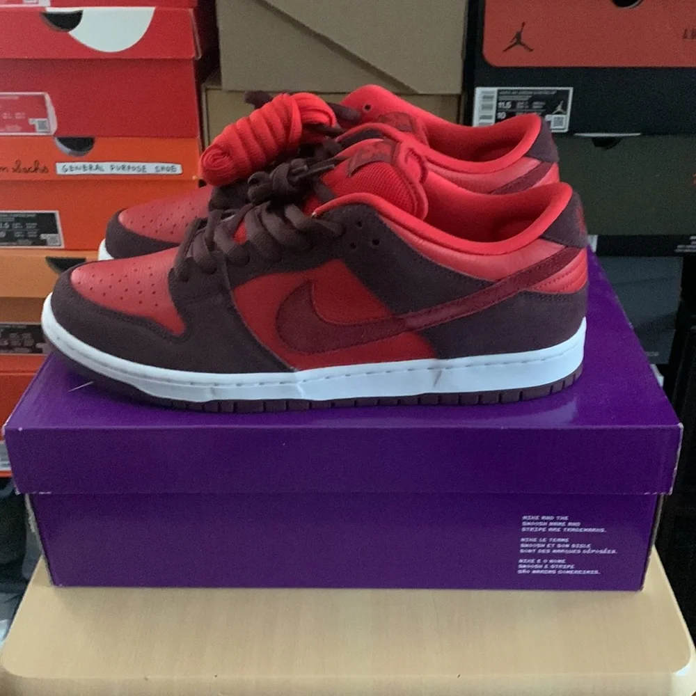 Nike SB “Cherry” - Picture 2 of 3